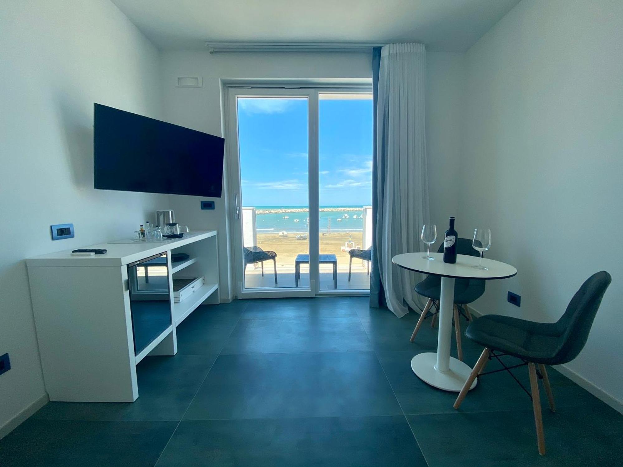 Marina Bay Beach Suites Peschici Eksteriør billede