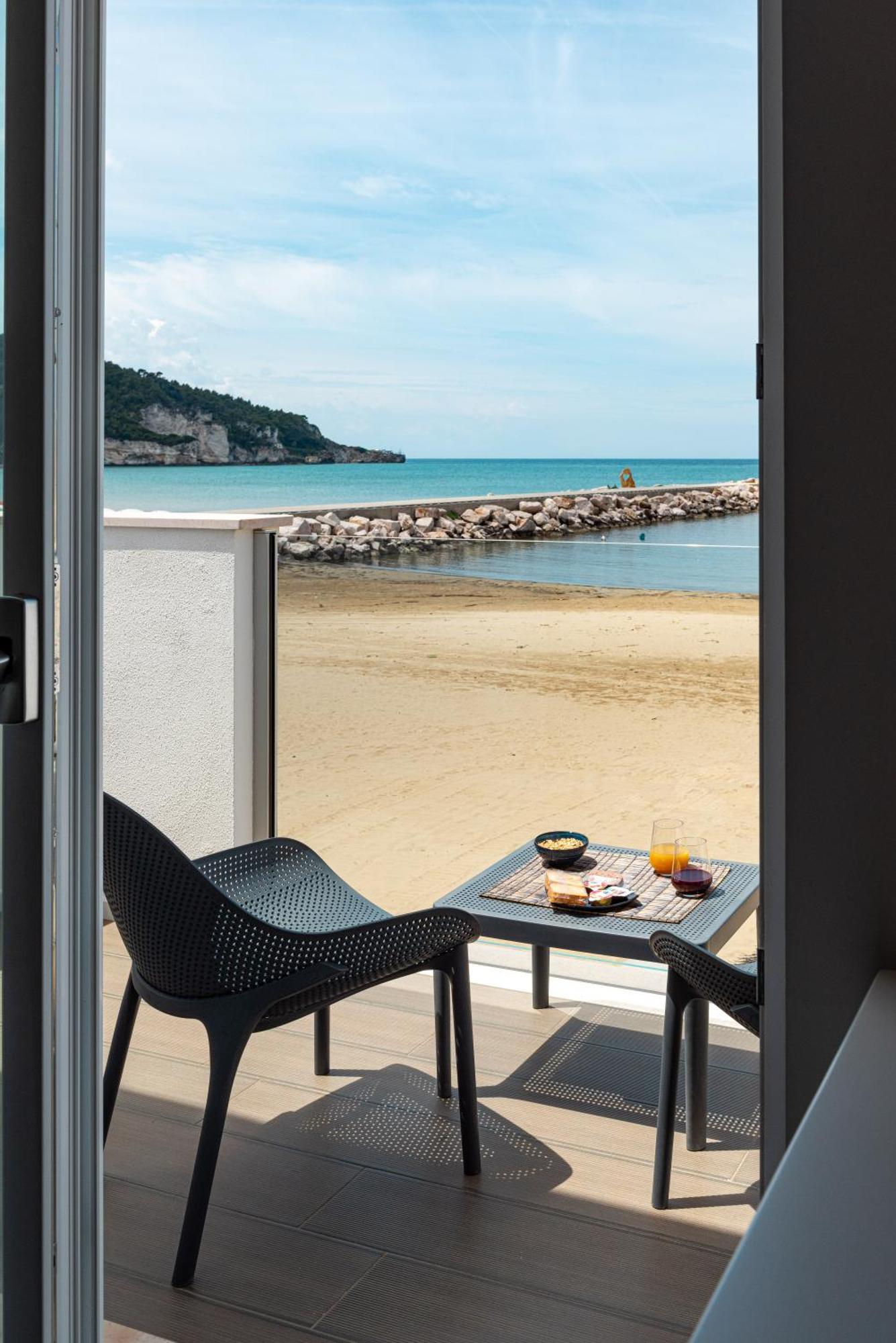 Marina Bay Beach Suites Peschici Eksteriør billede
